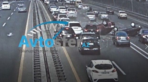 Aeroport yolunda 7 maşının toqquşması ilə nəticələnən qəzanın - VİDEOSU 