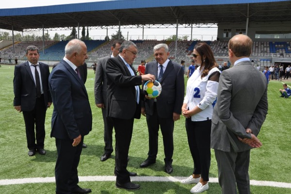 Qənirə Paşayevanın təşəbbüsü ilə "Açıq Əyləncəvi Futbol Məktəbləri” layihəsi keçirildi