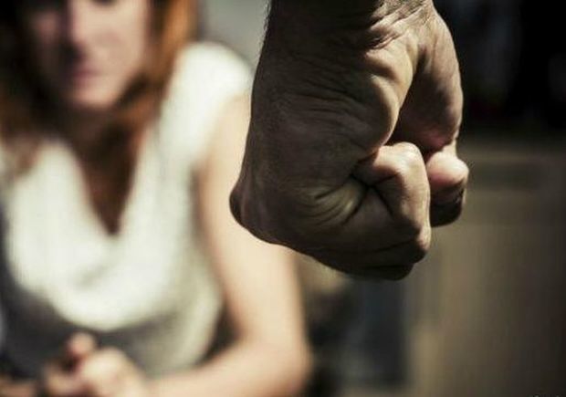 Bakıda yetkinlik yaşına çatmayan hamilə qızı əri döydü