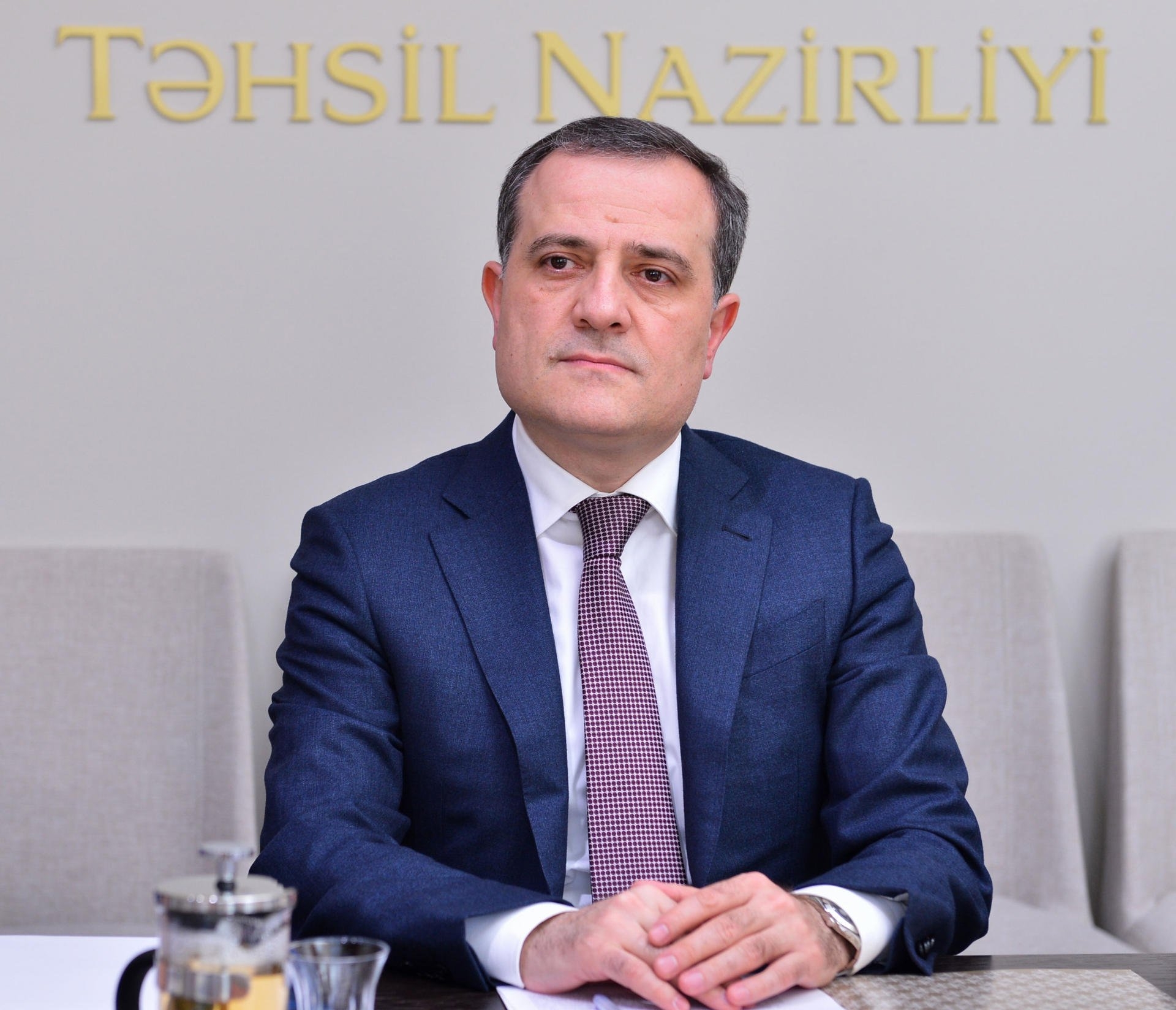 Ceyhun Bayramov “Son zəng” günü münasibətilə məzunları təbrik etdi
