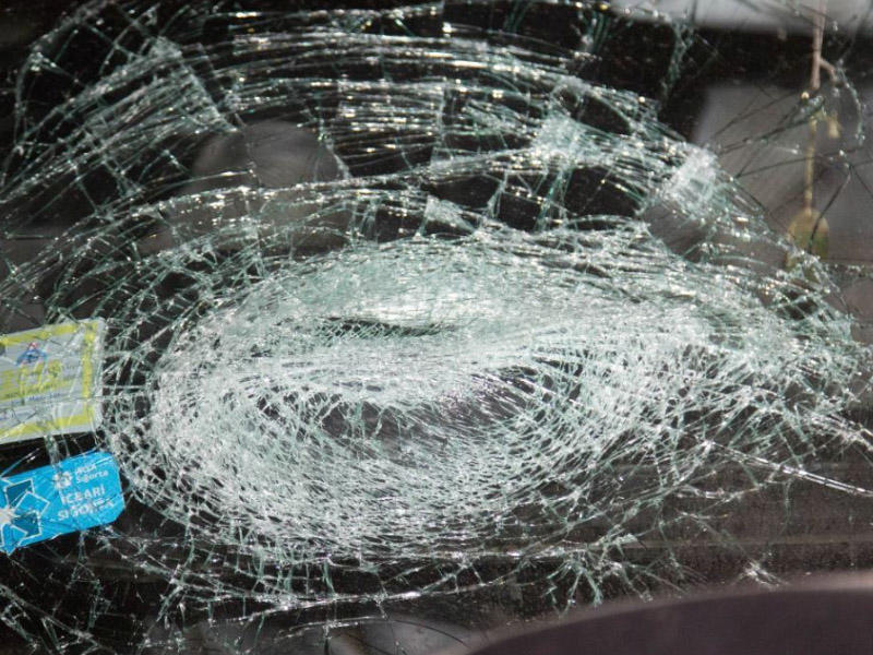 Abşeronda “Mercedes” betona çırpıldı: sürücü öldü