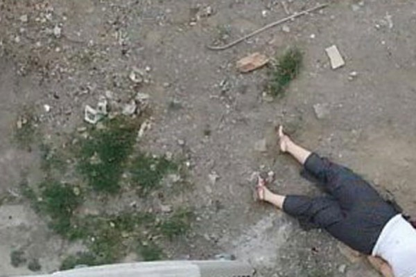 Bakıda yaşlı qadın binadan yıxılaraq dünyasını dəyişdi