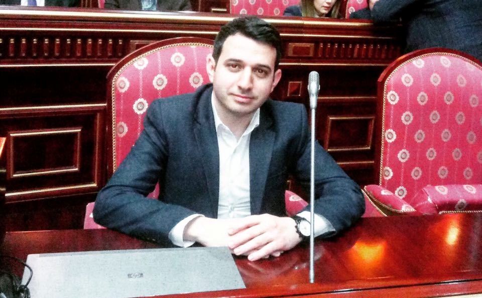 Məhkəmə qərarını icra etməyənləri hansı cəza gözləyir? - Vəkil məsləhəti