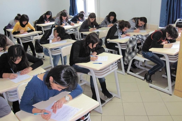 Qəbul imtahanlarında iştirak üçün ərizə verən oğlanların sayı qızlardan çoxdur