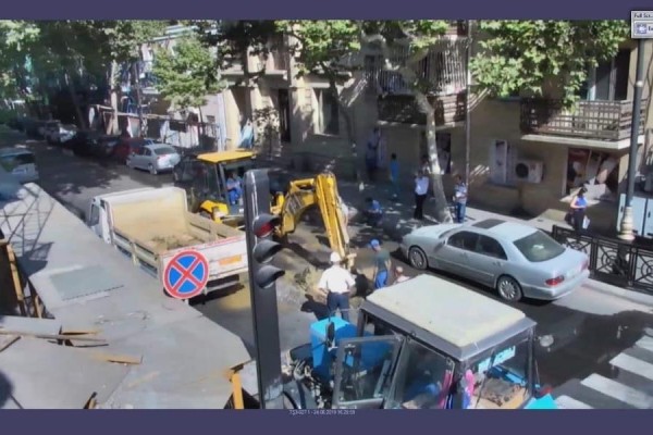 Bakının mərkəzi yollarından biri bağlandı