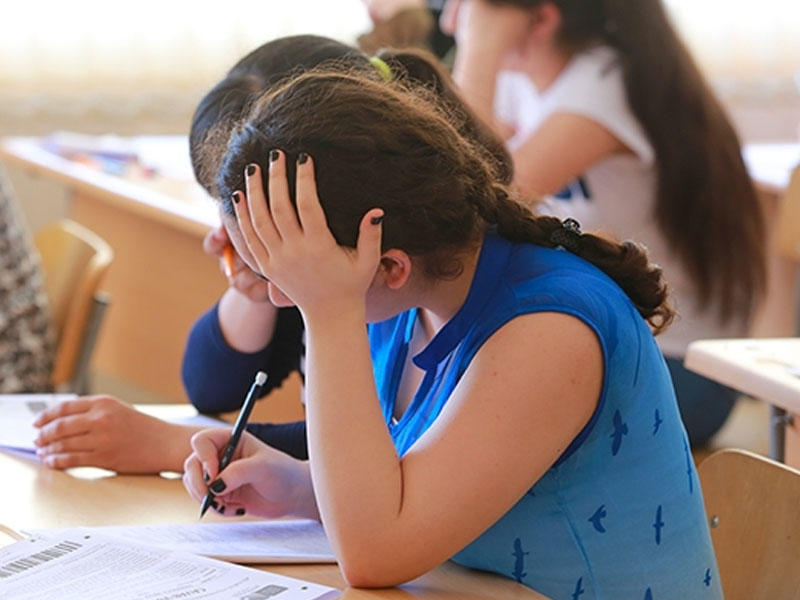 Bakıda tələbələr imtahan cavablarını oğurladı - Nəticələr ləğv olundu