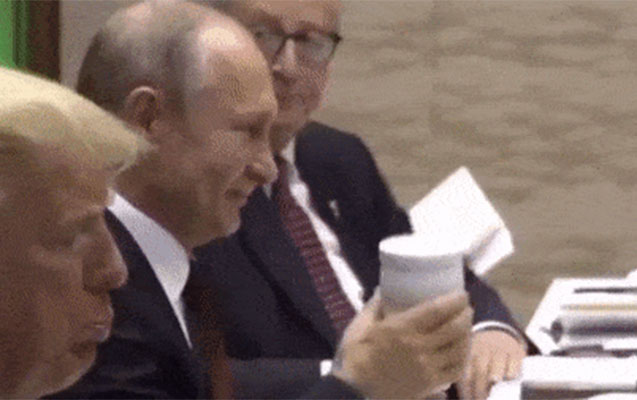 Putin liderlərlə şam yeməyinə termosu ilə getdi - Foto