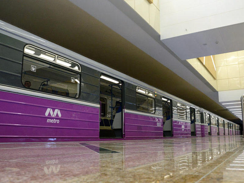 Bakı Metropoliteni yay qrafikinə keçir - Qatarlar gec gələcək
