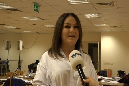 AZAL-ın təyyarəsində oğurluq: Tanınmış aktrisanın min dolları oğurlandı