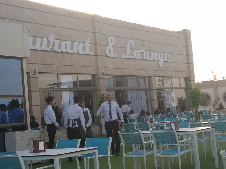 Sumqayıtın yeni bulvarında restoran soyğunçuluğu – FOTOLAR