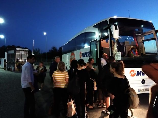 İstanbuldan Bakıya gələn avtobus qəzaya düşdü