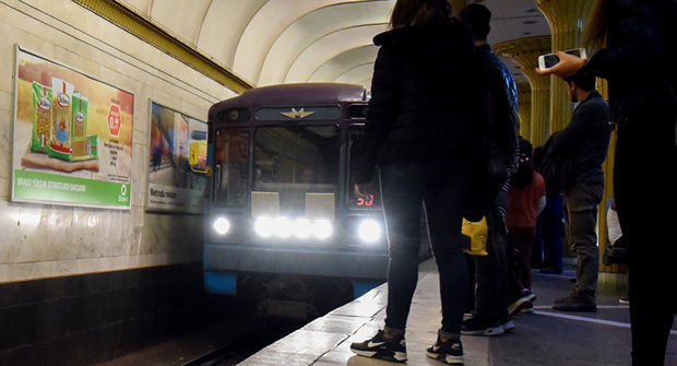 Metroda ana uşağını itirib