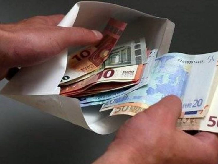 Avropada azərbaycanlıları qarət edən mühacir biznesi: maskaları özləri yırtdılar