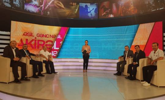 "Nəsillərin debatı"nın növbəti polemikası: Çap, yoxsa onlayn media? + VİDEO