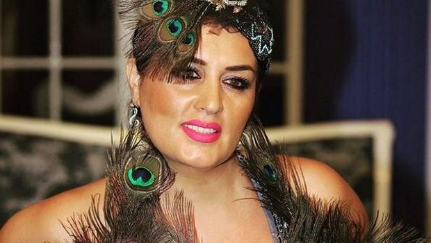 Elza jurnalistlərə şeir yazdı: "Məti mətdən mət yaradan Mətbuat"