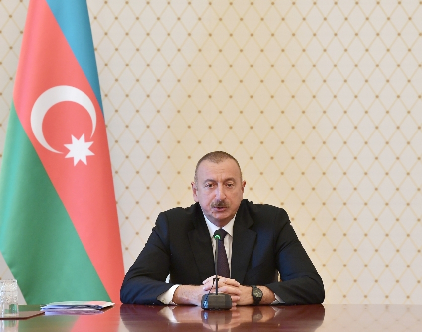 Prezident: "Şəhərin mərkəzi işıqlandırılır, ancaq bəzi yerlərdə küçə işıqlandırılması yoxdur" - VİDEO