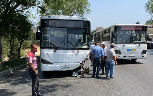 Bakıda avtobusla maşın toqquşdu - 1 ölü, 2 yaralı+ Foto