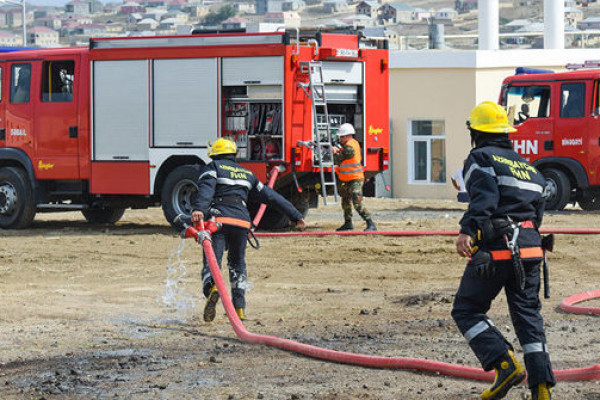 Sumqayıtda zavod ərazisindəki yanğın söndürüldü