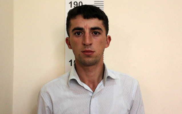 Qohumlarının evinə girib qızıl oğurladı