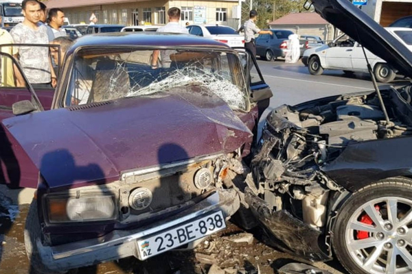 Göyçayda toy karvanında olan maşın qəzaya düşdü: 6 yaralı var - FOTOLAR