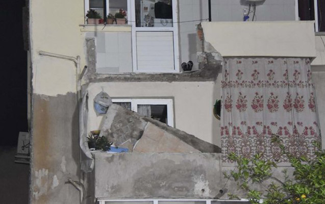 Şirvanda eyvan çökdü, qadın altında qaldı