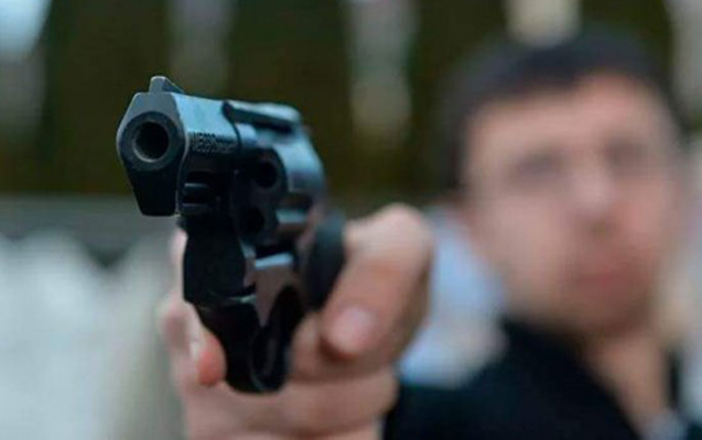 10-cu sinif şagirdi bir ailəni qətlə yetirdi