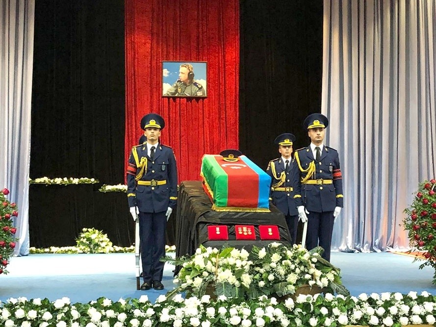 Hərbi pilot Rəşad Atakişiyevlə vida mərasimi başa çatıb - FOTO