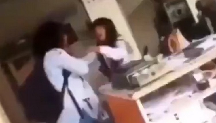 Türkiyəni titrədən video: Keçmiş ər qızının gözü önündə arvadını doğradı: "Ana, nə olar ölmə"