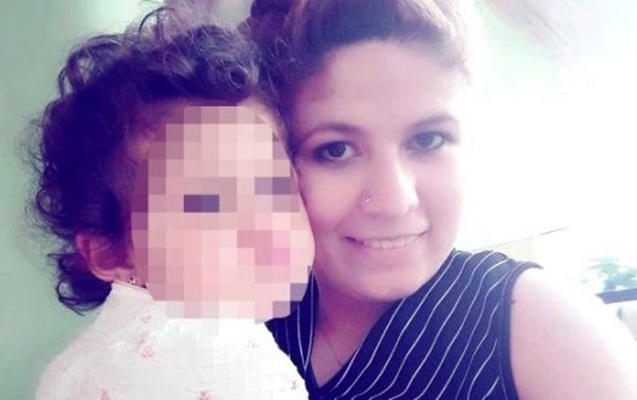 4 yaşlı qızının gözü önündə arvadının boğazını kəsdi