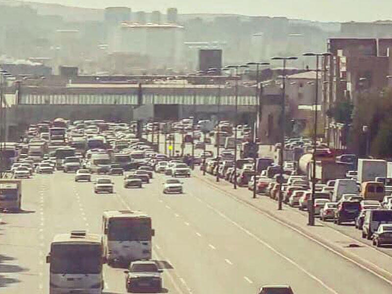 Ziya Bünyadov prospektində qəza - Yolun hər iki tərəfində tıxac yarandı