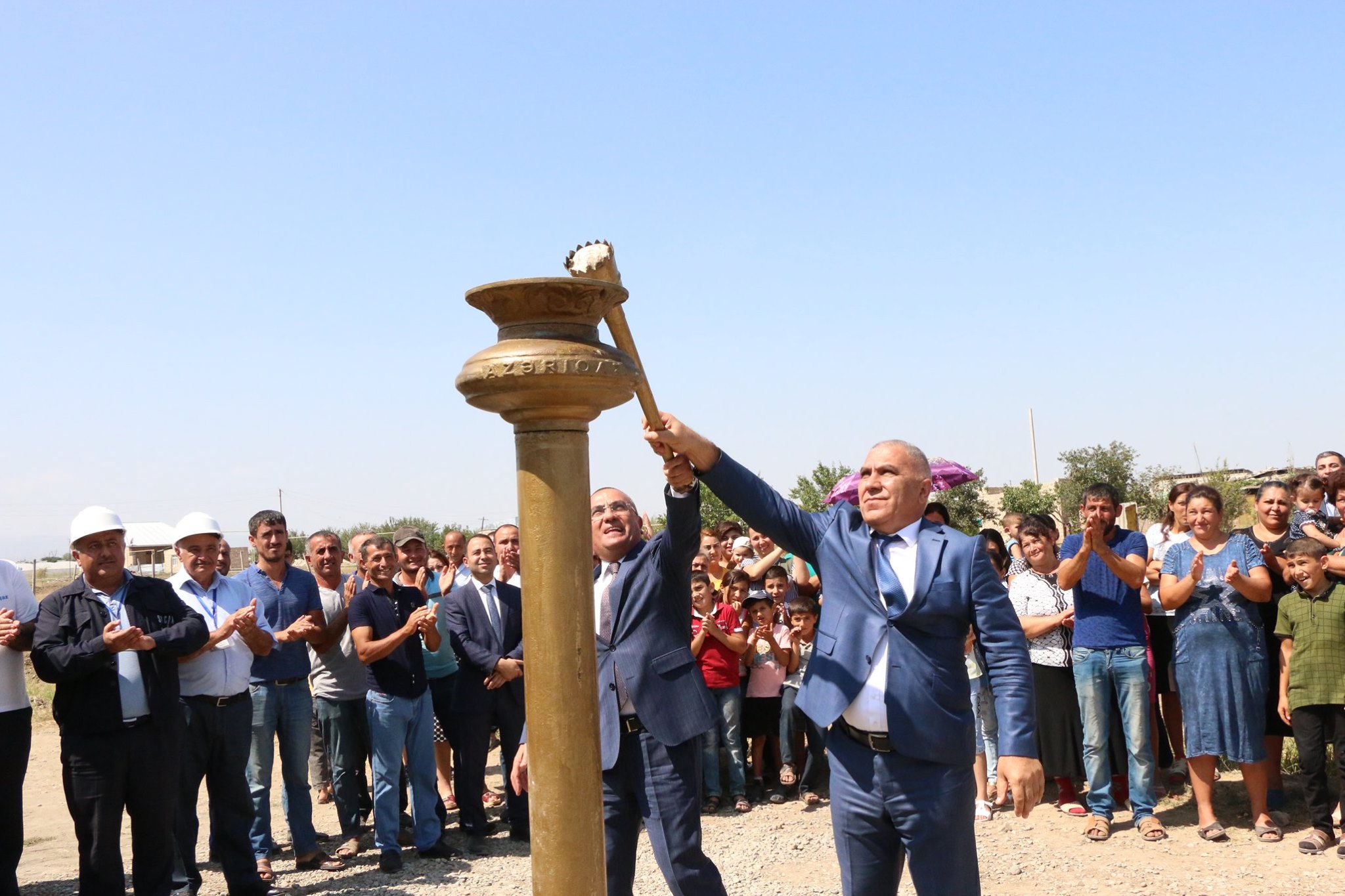 "Prezidentimiz ailələrimizə sevinc, xoşbəxtlik və nur bəxş etdi"- Qaracəmirli sakinləri