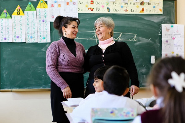Azərbaycanda müəllimlərin maaşları artdı