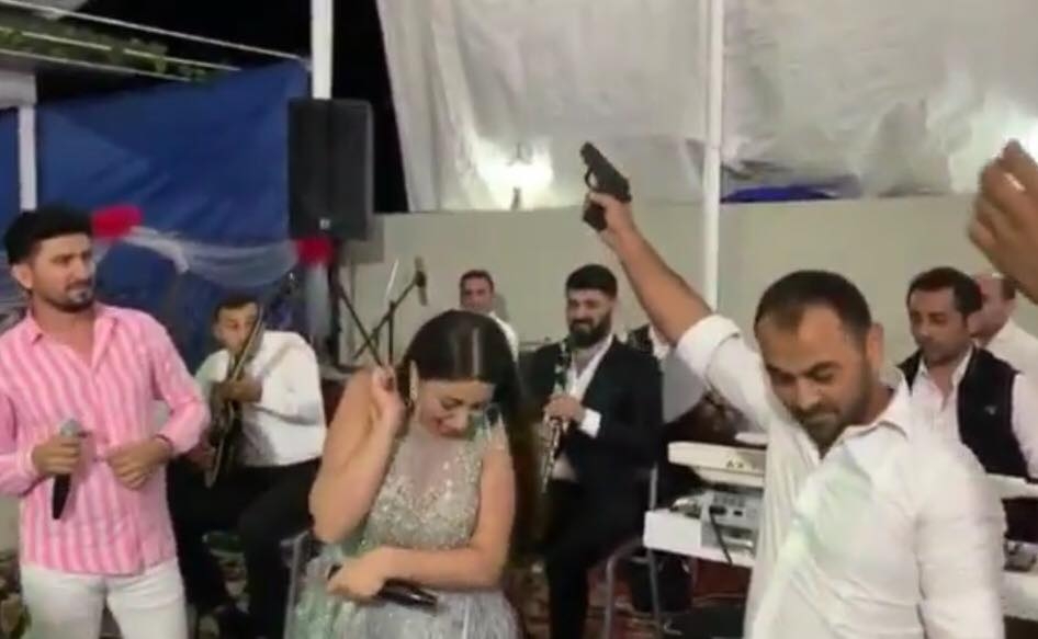 Damlanın olduğu toyda silahlar işə düşdü - VİDEO