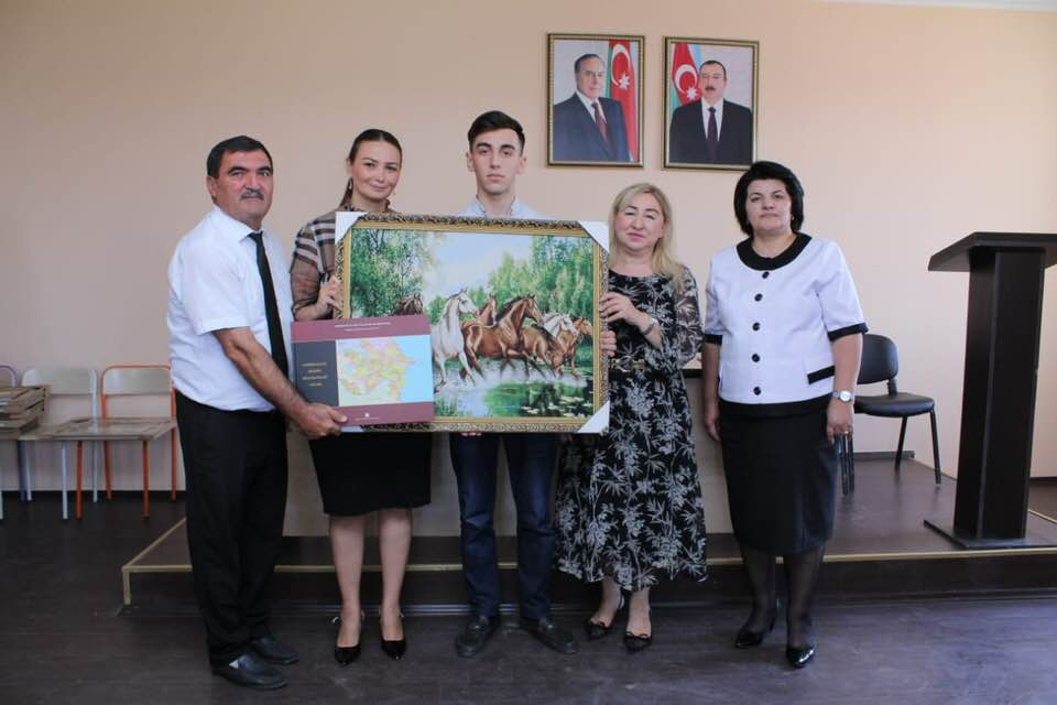 Qənirə Paşayeva Qovlar şəhərində ali məktəblərə daxil olan gənclərlə görüşdü