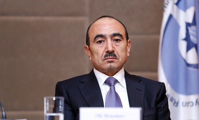 "Yarıtmaz fəaliyyətin acı nəticələrini özgələrə yükləmək cəhdi..." - Əli Həsənov yazdı 