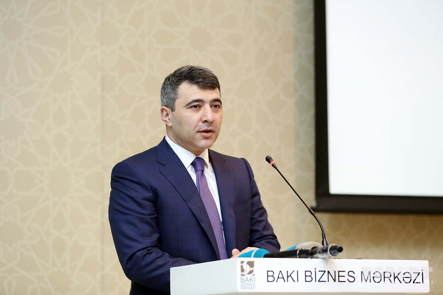 İnam Kərimov iki rəhbər şəxsi işdən çıxardı