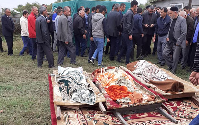 Cəmi 2 ay əvvəl evlənmişdilər... - Kanalda boğulan 5 nəfər dəfn edildi