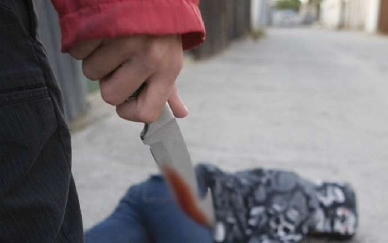 Azərbaycandakı bıçaqlanmanın təfərrüatları - Arvadına mesaj yazırmış