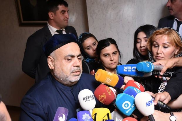 Şeyx: Öz qanımızı verməklə xəstələrə kömək edirik