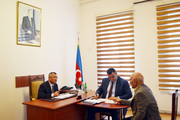 Rövşən Rzayev məcburi köçkünlərlə görüşdü
