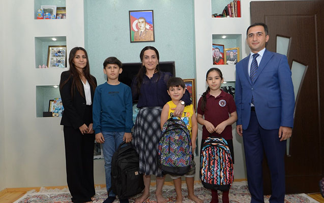 Nazirlik şəhidlərin məktəbli övladlarına baş çəkdi