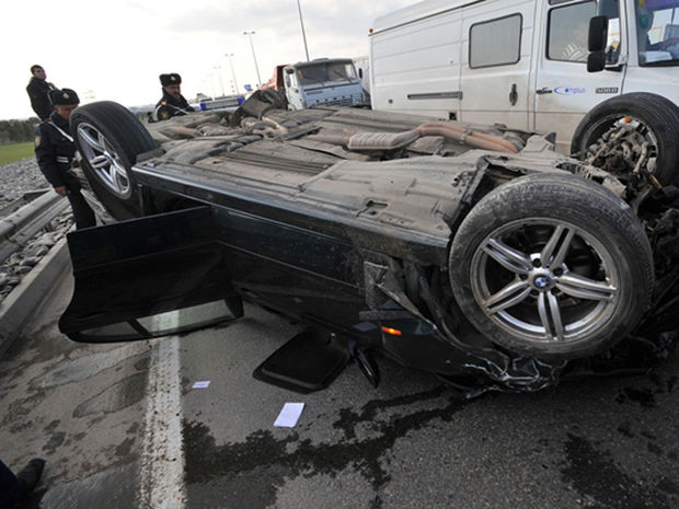 “Toyota” aşdı: sürücü öldü