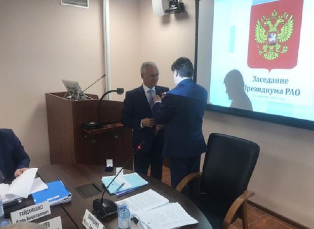 Azərbaycanlı rektor Rusiyada mükafatlandırıldı