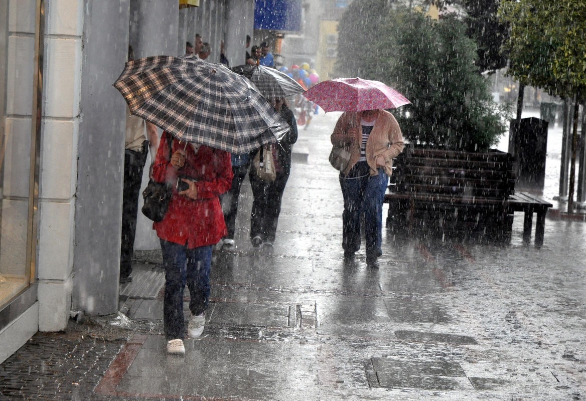 Sabah hava dumanlı olacaq, şimşək çaxacaq, yağış yağacaq