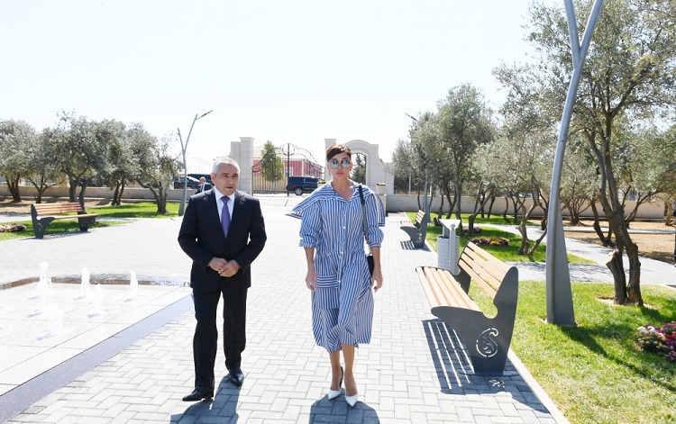 Mehriban Əliyeva Kürdəxanı qəsəbəsində yeni yaradılan istirahət parkında olub