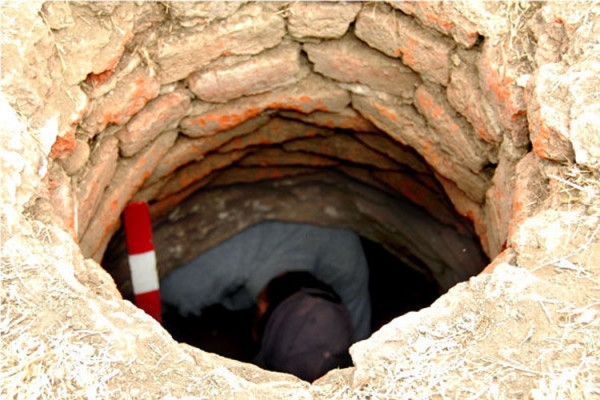 Kanalizasiya quyusundan meyit tapıldı