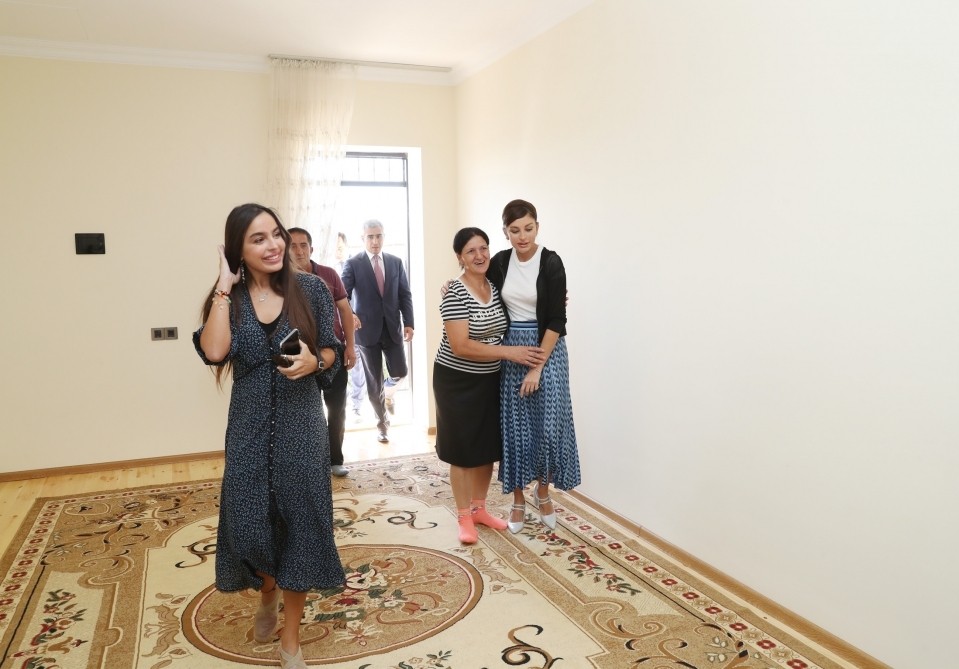 Birinci vitse-prezident Şamaxı sakininin evində - Fotolar
