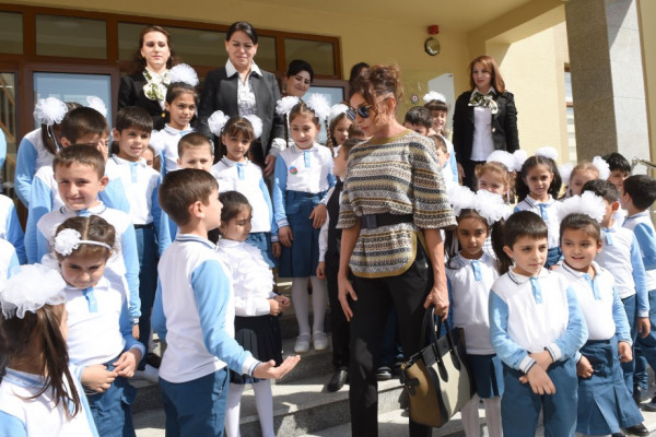 Mehriban Əliyevadan Bilik günü təbriki - Foto