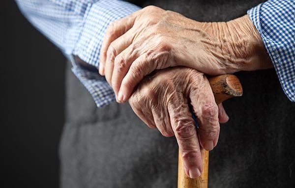 Azərbaycanda oğul 79 yaşlı atasını bıçaqladı