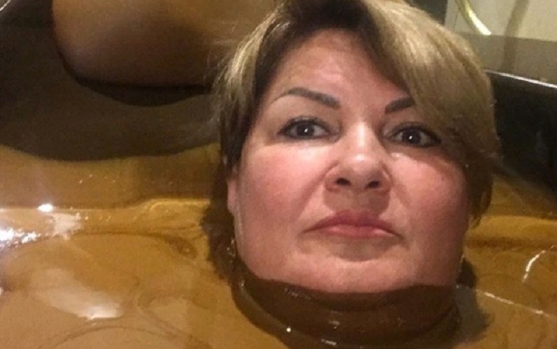Rusiyalı məmurun Azərbaycanda "şokolad vannası" üçün xərclədiyi - Məbləğ